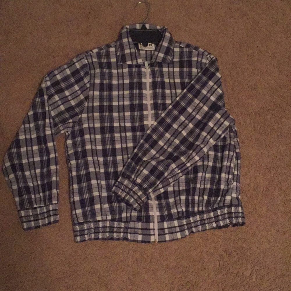 A cover up with zipper